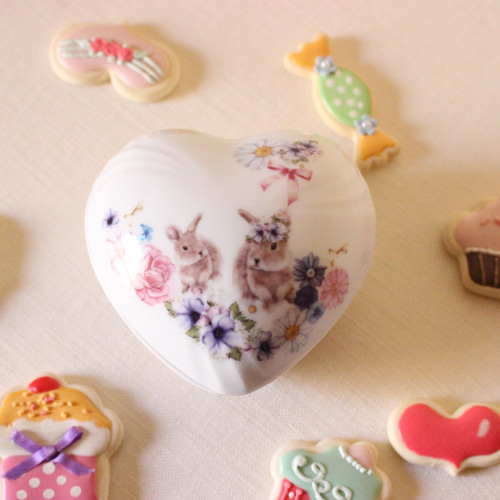 再販・お取り置き】もふもふうさぎ☆お花とうさぎさんのハートBOX  