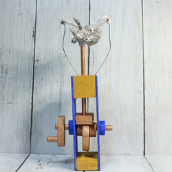 羽ばたく木彫り猫　グレー 3枚目の画像