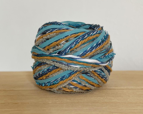 【新作】毛糸玉リース☆white gold winter Amazon.com: Mary Maxim Starlette Sparkle Yarn, 4 Medium Worsted