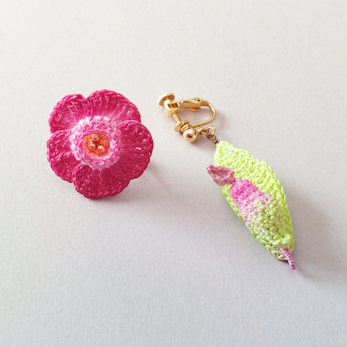 ピアス・イヤリング：ウツボカズラ・ラフレシア ／ かぎ針編み 花