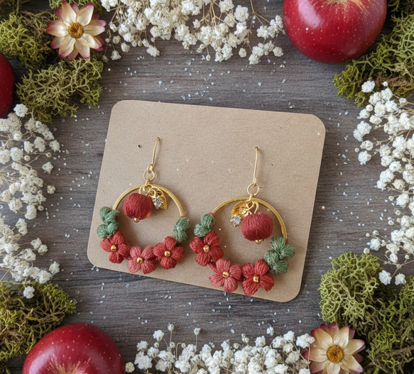 毛糸風　ピンク　冬　ボール　ハンドメイド　イヤリング　アクセサリー　白 願いのりんご 白雪姫 プリンセス りんご 刺繍糸 かぎ針編み ピアス