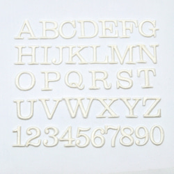 3枚セット くすみカラーのアルファベット＆数字 ワッペン〈クリーム〉アイロン接着 1枚目の画像