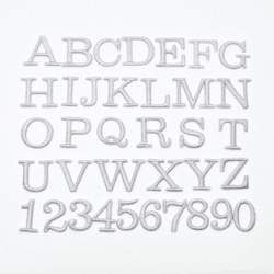 3枚セット くすみカラーのアルファベット＆数字 ワッペン〈薄グレー〉アイロン接着 1枚目の画像