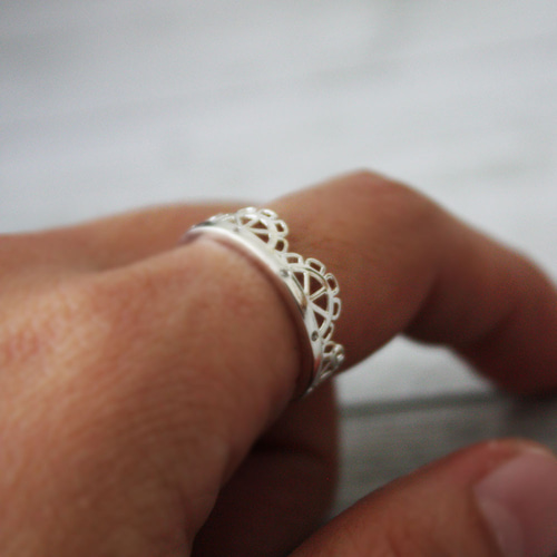 レースリング 透かし模様 大人可愛い指輪 ロマンチック 繊細なデザイン