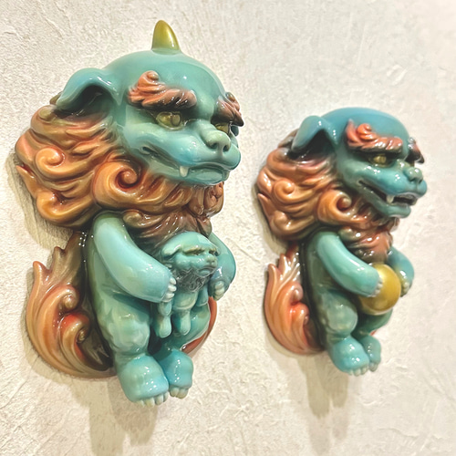 狛犬【ペア】極彩色 壁掛け(彫刻・オブジェ・置き物）玄関神棚リビング  