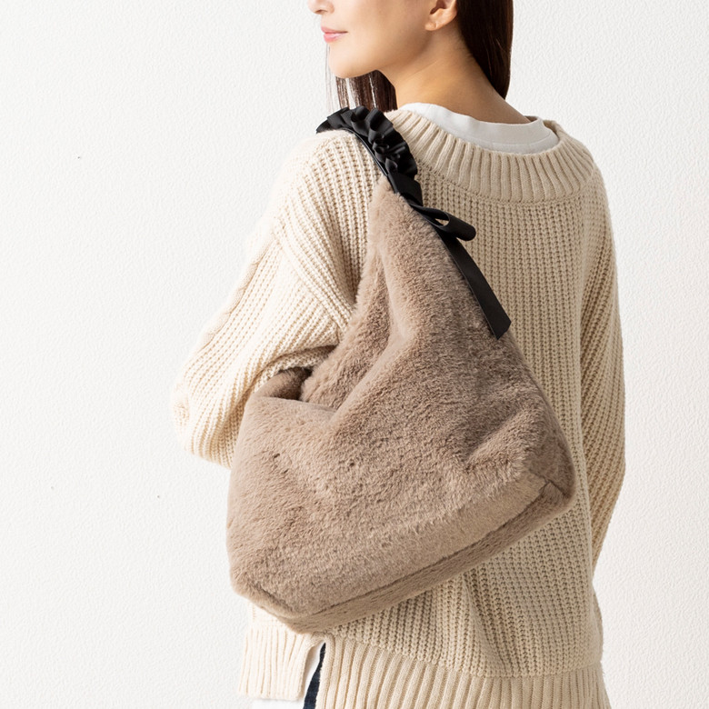 【ふわふわ もこもこ】 ファーバッグ 大人かわいい 甘すぎない フリル ショルダーバッグ トートバッグ 303-29