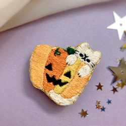 ジャックオーランタンと猫の刺繍ブローチ☆ハロウィン 2枚目の画像