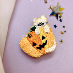 ジャックオーランタンと猫の刺繍ブローチ☆ハロウィン 3枚目の画像