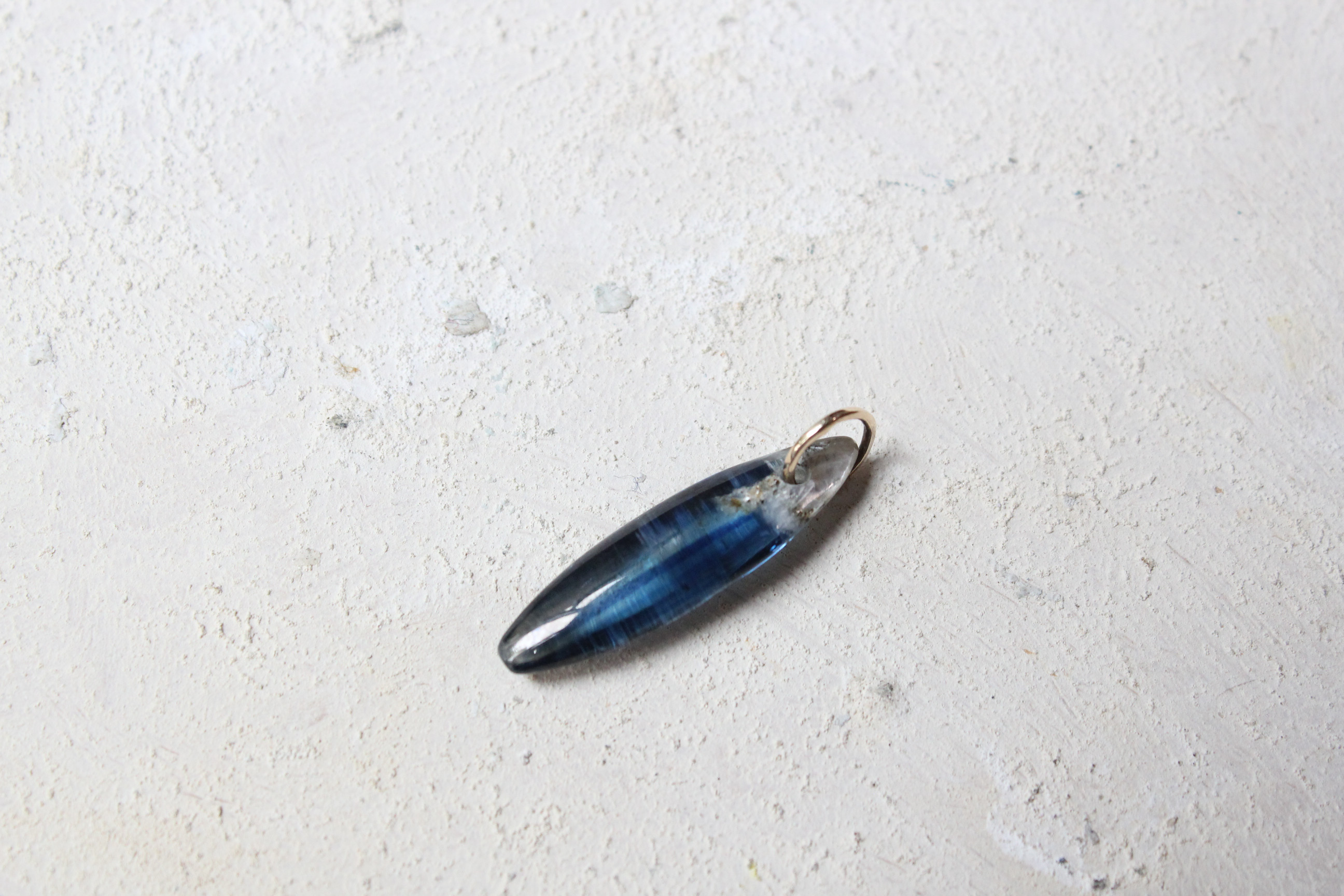 10K カイヤナイトのペンダントトップ　azur