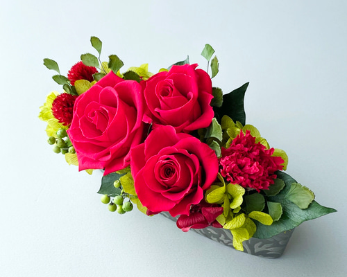 2基✨手毬柄黒陶器✨紫バラ＆アスタープリザアレンジ✨1ケース付きは別料金200円 赤・紫薔薇フラワーアレンジメント（陶器製花器・黒）