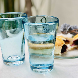 【在庫限り】ターコイズブルーのシンプルグラス　～ペルシャの手吹きガラス～ 1枚目の画像