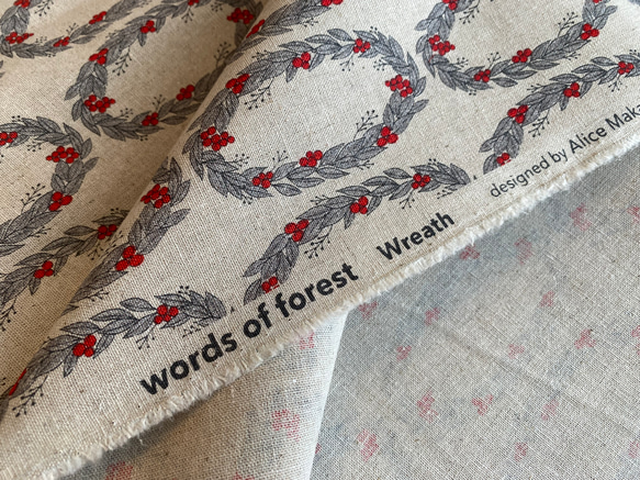 新入荷！『マカベアリス Words of Forest -Wreath- 綿麻プリント生地 　F』～50㎝単位でカット～ 5枚目の画像