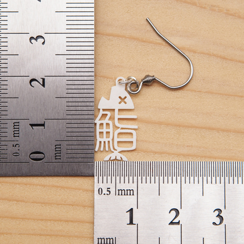 超軽量】魚編のコツ｜ピアス｜イヤリング｜木から生まれた環境素材｜耳