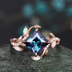 ビンテージ プリンセスカット アレキサンドライト エンゲージリング ローズゴールド ダイヤモンド オパール アニバーサリ 1枚目の画像