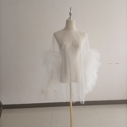 送料無料！ 抜群のおしゃれ見えカーディガン(ボレロ) オフホワイトソフトチュール ラッフルフリル 長袖　演奏会/音楽会