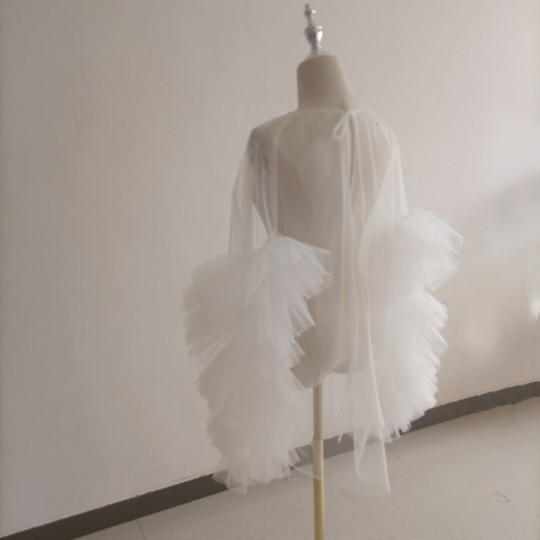 送料無料！ 抜群のおしゃれ見えカーディガン(ボレロ) オフホワイトソフトチュール ラッフルフリル 長袖　演奏会/音楽会