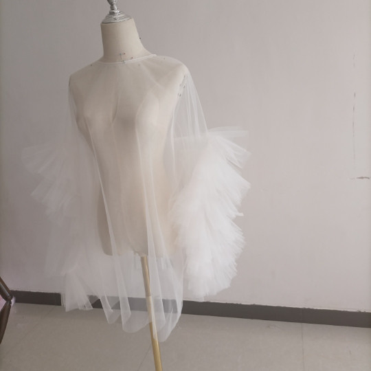 送料無料！ 抜群のおしゃれ見えカーディガン(ボレロ) オフホワイトソフトチュール ラッフルフリル 長袖　演奏会/音楽会