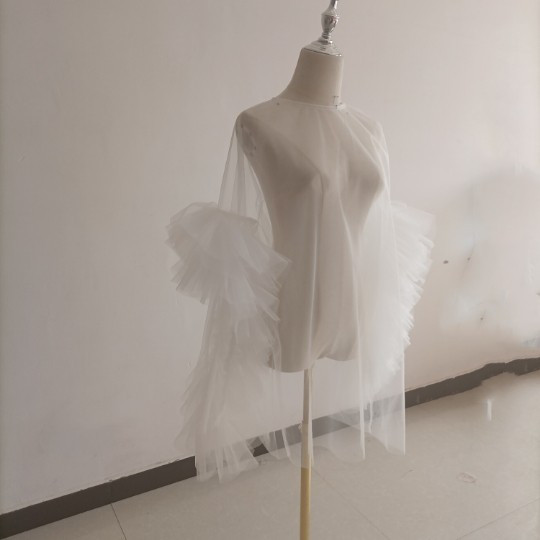 送料無料！ 抜群のおしゃれ見えカーディガン(ボレロ) オフホワイトソフトチュール ラッフルフリル 長袖　演奏会/音楽会