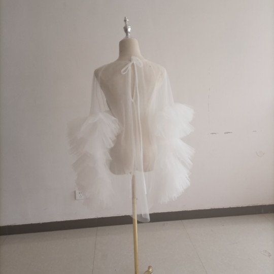 送料無料！ 抜群のおしゃれ見えカーディガン(ボレロ) オフホワイトソフトチュール ラッフルフリル 長袖　演奏会/音楽会