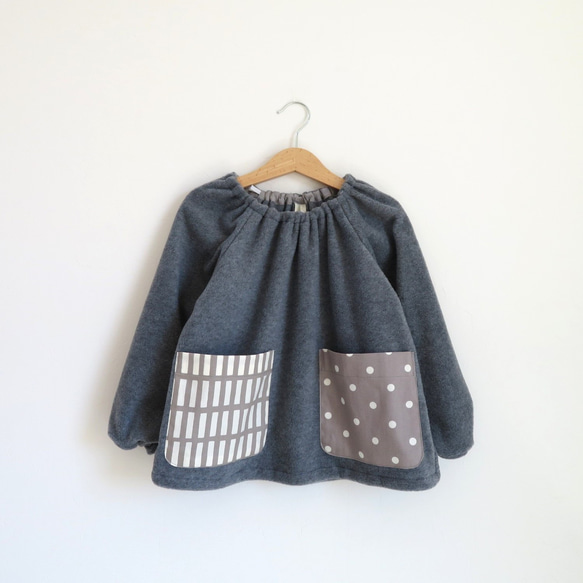 毛玉防止フリース素材☆お洒落ポケットスモック◇80～160サイズ
