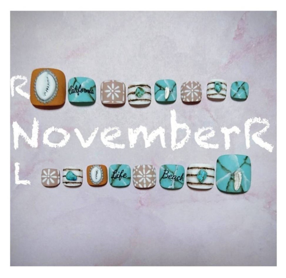 FA074⭐16枚入り⭐カーリーシェル×ターコイズのマットフットネイル  