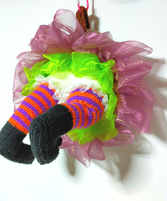 ハロウィン　リース　紫①　飾り　魔女　かぎ編み　編み物 1枚目の画像