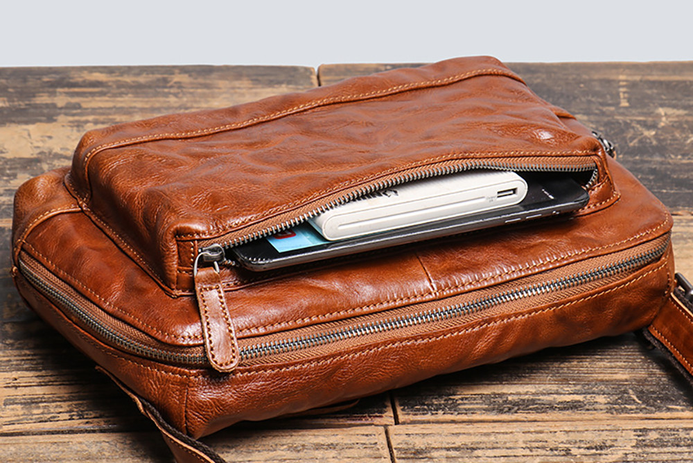 手作り大容量植物タンニン鞣し牛革のメッセンジャーバッグ