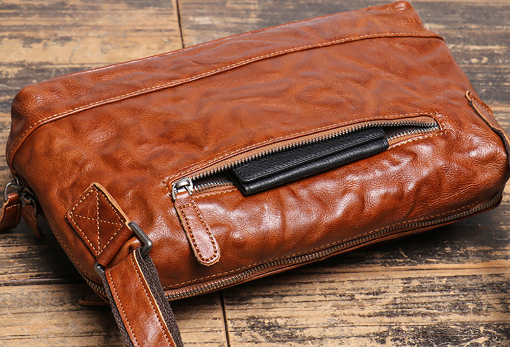 手作り大容量植物タンニン鞣し牛革のメッセンジャーバッグ