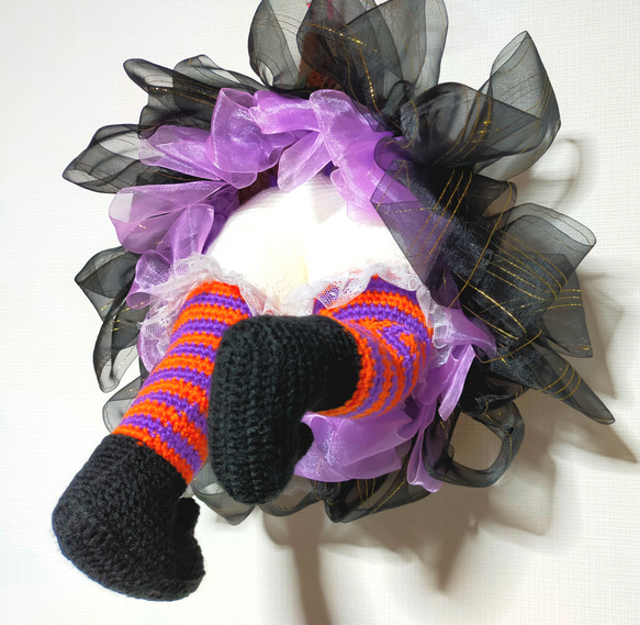 ハロウィン　リース　黒①　飾り　魔女　かぎ編み　編み物 1枚目の画像