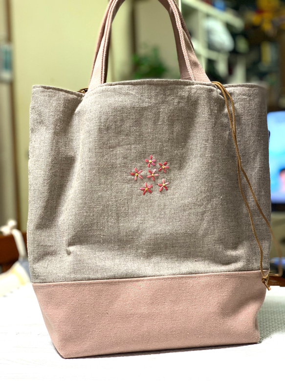 花束刺繍の巾着トートバッグ 3枚目の画像