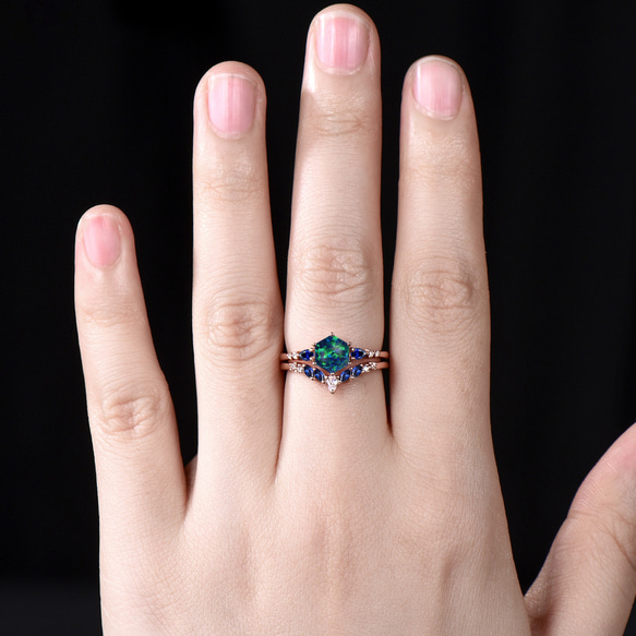 ユニークな 10 月の誕生石 ブラック オパールの婚約指輪セット 9 月の誕生石 ブルー サファイア ブライダル リング 5枚目の画像