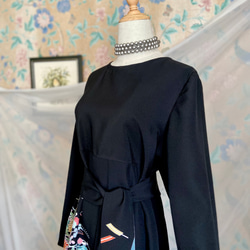 着物リメイク　黒留袖ドレス　扇面に花車　Aライン　ハンドメイド 6枚目の画像