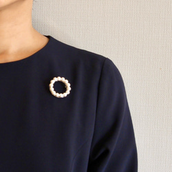 【送料無料】サークルブローチ　スワロフスキーパール✨入学式/卒業式　フォーマルにも普段にも♪ 3枚目の画像