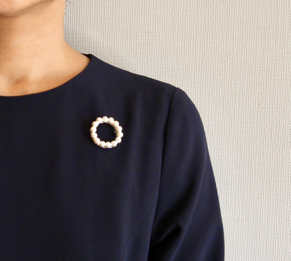 【送料無料】サークルブローチ　スワロフスキーパール✨入学式/卒業式　フォーマルにも普段にも♪ 3枚目の画像