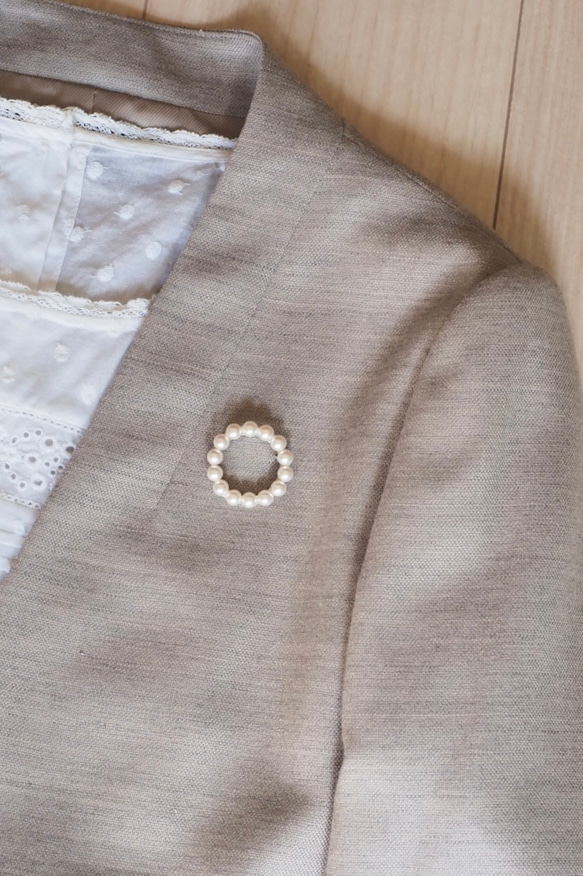 【送料無料】サークルブローチ　スワロフスキーパール✨入学式/卒業式　フォーマルにも普段にも♪ 1枚目の画像