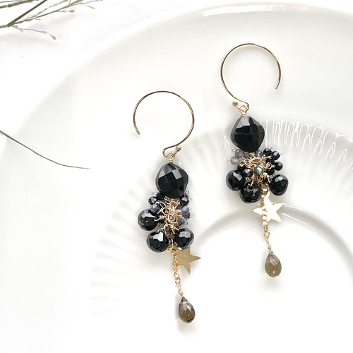 14kgf ブラックスピネルとルビーのピアス