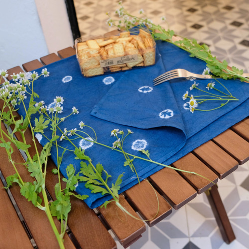 インディゴブルー絞り染め草染めテーブルクロスインディゴブルー