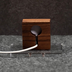 【ｳｫﾙﾅｯﾄ無垢材】AppleWatch用充電スタンド 2枚目の画像