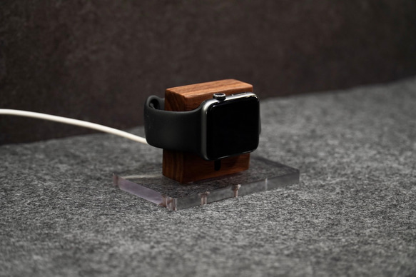【ｳｫﾙﾅｯﾄ無垢材】AppleWatch用充電スタンド 7枚目の画像