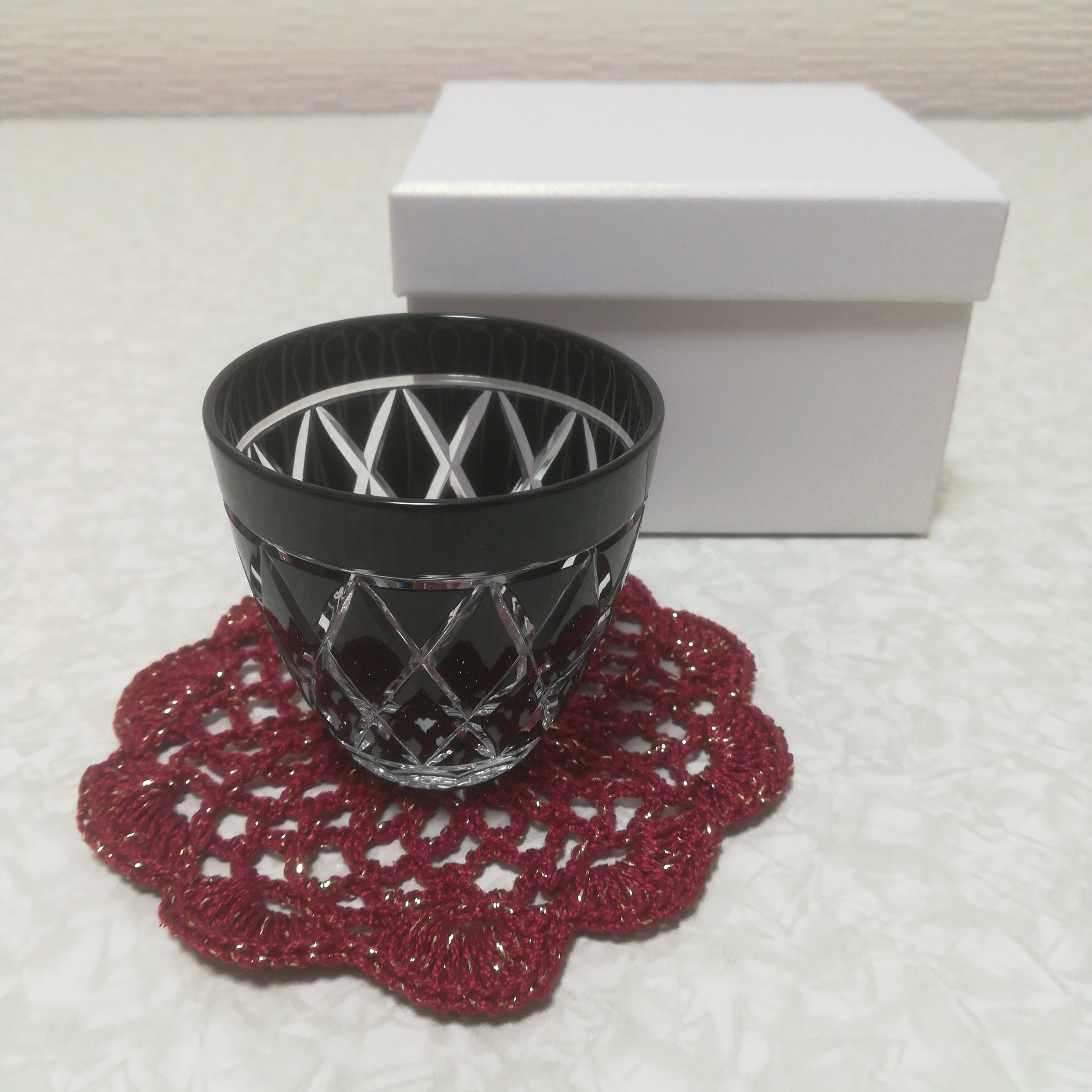 【硝子の花 ぐい呑み ブラック】約85mL　☆切子細工 手磨き インテリア プレゼント