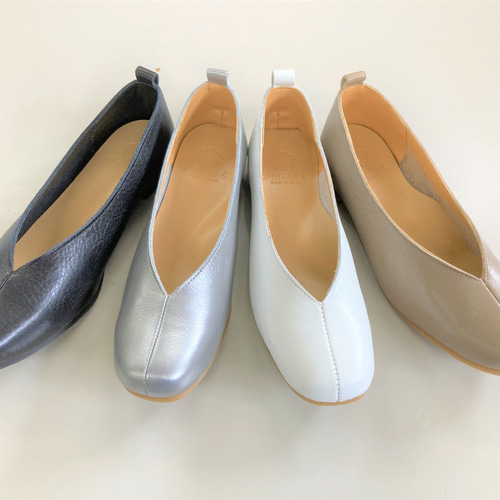 美品♡レザー調パンプス AB003 本革撥水ソフトレザーVカットスクエアパンプス パンプス