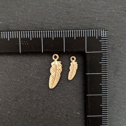 agete 羽根モチーフ チャーム ゴールド agete（アガット）｜公式オンラインストア