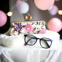 【木玉で開けやすい/プレゼントにオススメ】インドラ・ラッセン/ピンクポピー花のメガネケースがま口 5枚目の画像