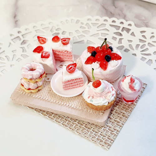 ミニチュアスイーツ 苺とチェリーのケーキプレート その他アート