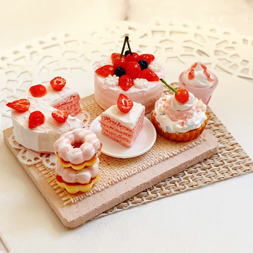 ミニチュアスイーツ 苺とチェリーのケーキプレート その他アート ミニチュアスイーツ 苺とチェリーのケーキプレート その他アート