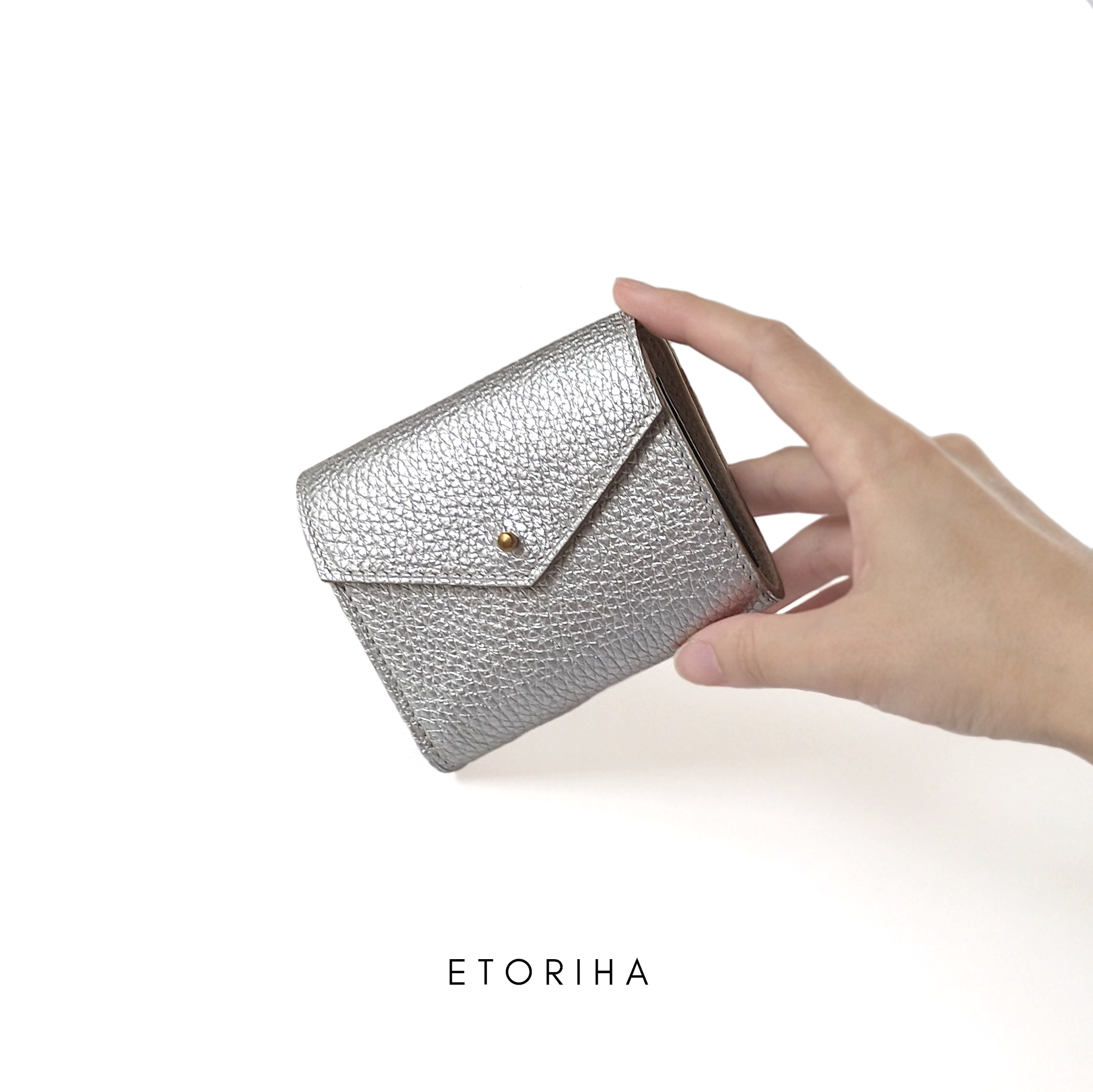 tayori｜手のひらサイズ＋収納力◎の三つ折り財布［col:keshiki］シルバー×アイボリー イタリア製シュリンク