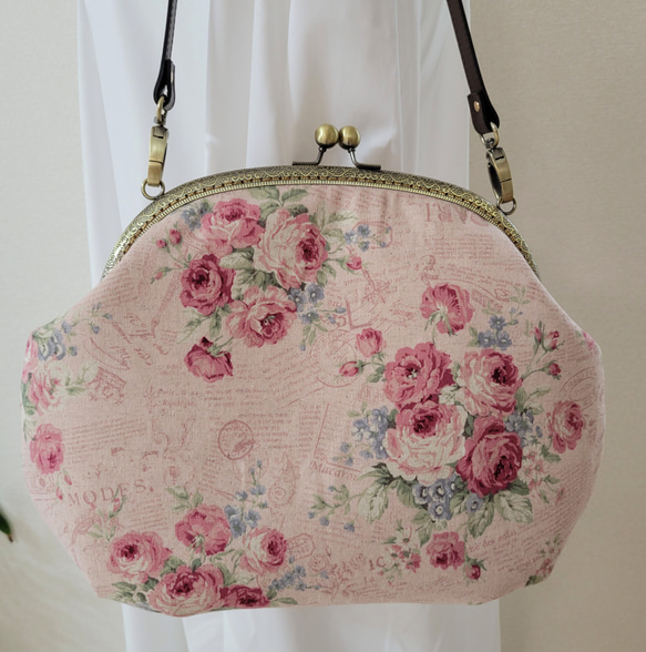 アンティークな薔薇と英字のがま口バッグ　ピンク 人気・おすすめ｜使いやすい・旅行におすすめ 品質保証 全国発送 日本国内発送・最短翌日お届け