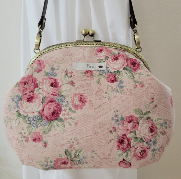 アンティークな薔薇と英字のがま口バッグ　ピンク 人気・おすすめ｜使いやすい・旅行におすすめ 品質保証 全国発送 日本国内発送・最短翌日お届け