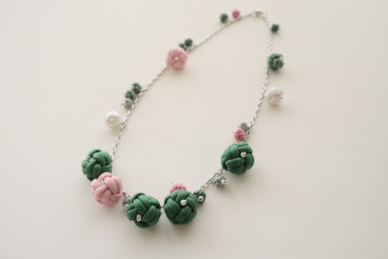 Kumihimo Dots Necklace - green pink