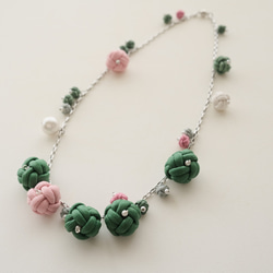 Kumihimo Dots Necklace - green pink 1枚目の画像